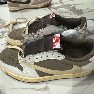 Nike Air Men's Shoes - Olive and Cream